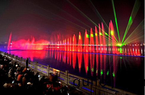 “大美江油(you)•韻律涪江”水上音樂噴泉(quan)燈光(guang)秀