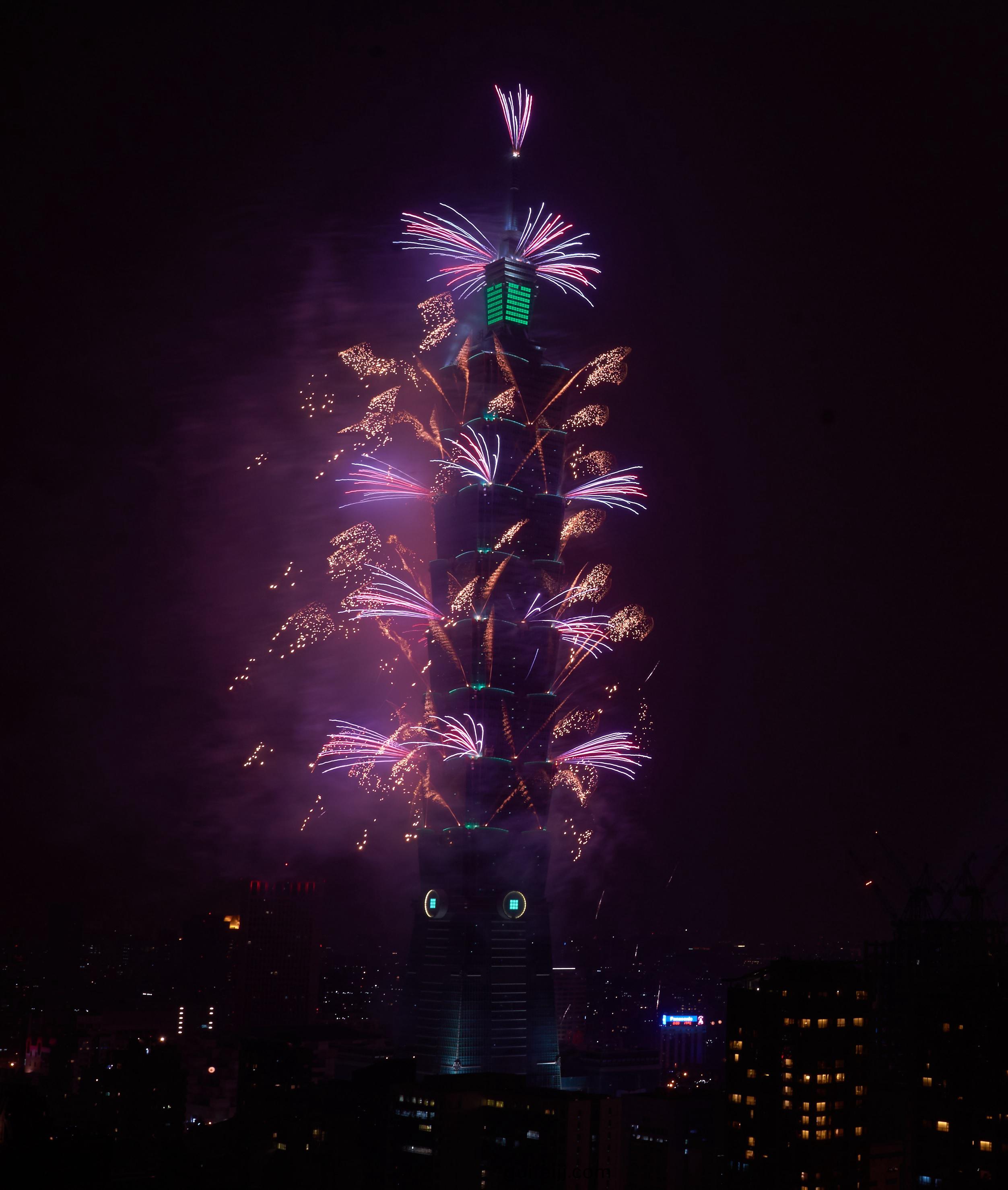 【新聞圖(tu)片】飛利浦炤(zhao)明助力檯(tai)北(bei)101打造檯灣綠色地標 (2).jpg